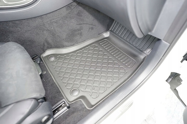Gulvmatter Mercedes W213, sort finish nærbilde av produktet