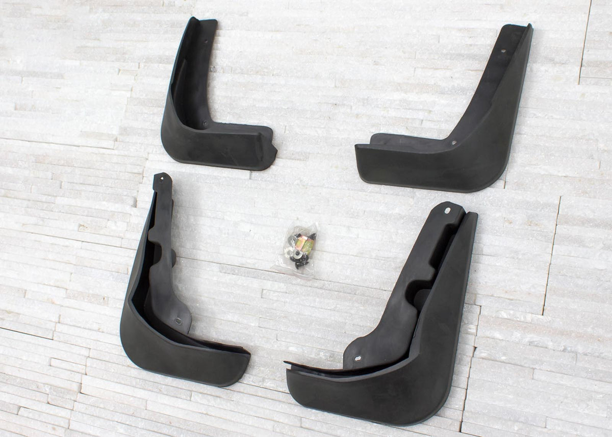 Ven-Tuning skvettlapp til Ford Focus III Sedan – komplett monteringssett