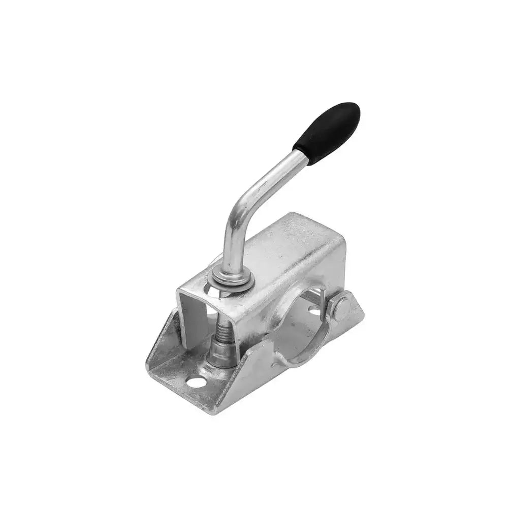 Faste støtte med klemme for tilhenger, skrått bilde som fremhever sort håndtak, synlig låsemekanisme og skrue.