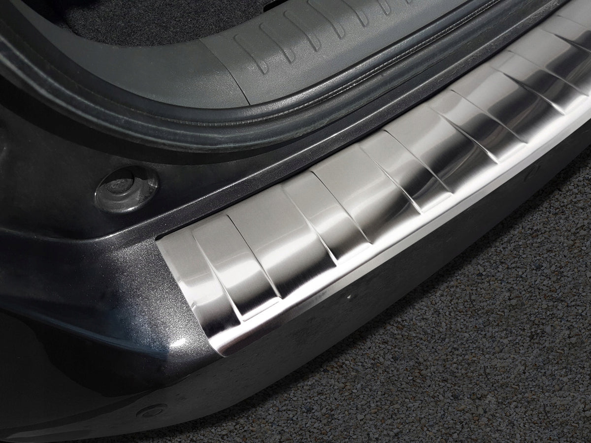 Bakfangerbeskytter Toyota PRIUS III PLUS (2013-2015) – rustfritt stål - detaljer