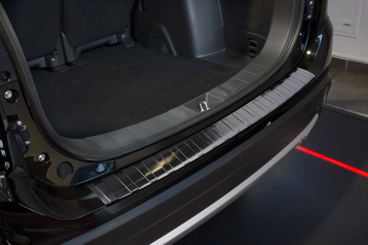 Avisa bakfangerbeskytter til Mitsubishi Outlander III facelift / Black Edition (passer ikke til modeller med PDC) – rustfritt