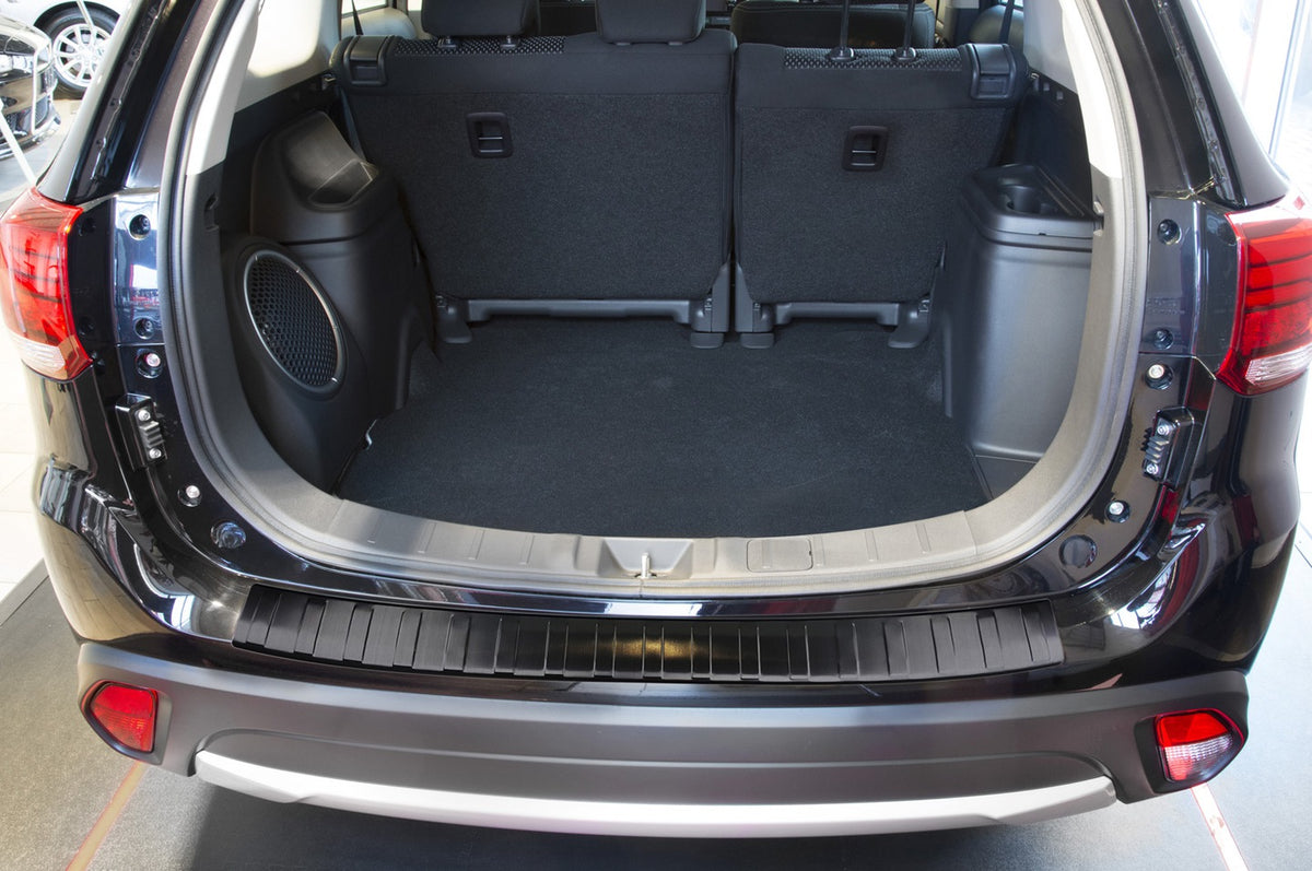 Avisa bakfangerbeskytter til Mitsubishi Outlander III facelift / Black Edition (passer ikke til modeller med PDC) – svart bør