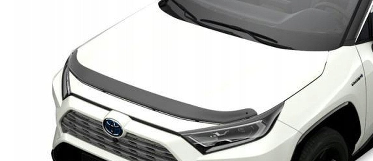 Nærbilde av røykfarget panserbeskytter i akryl på panserets fremkant, Toyota RAV4 V 2019-