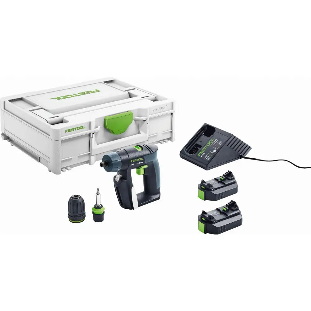Festool bore- og skrutrekker CXS med to batterier, lader, tilbehør og koffert sett fra skrå vinkel.