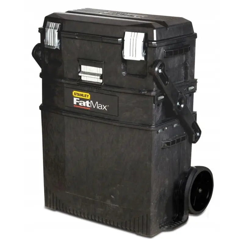 Flyttbar verkstedsvogn Fatmax 126L fra Stanley, skrå frontvisning med metallspenner og store hjul.