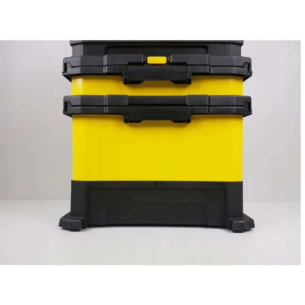 Flyttbar verkstedsvogn fra Stanley, nærbilde av hjul og robuste håndtak for enkel manøvrering i verkstedmiljø.