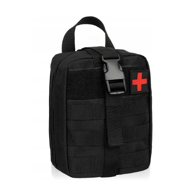 Førstehjelpstaske militær taktisk, sort veske sett fra siden med rød tverr og solid spenne.