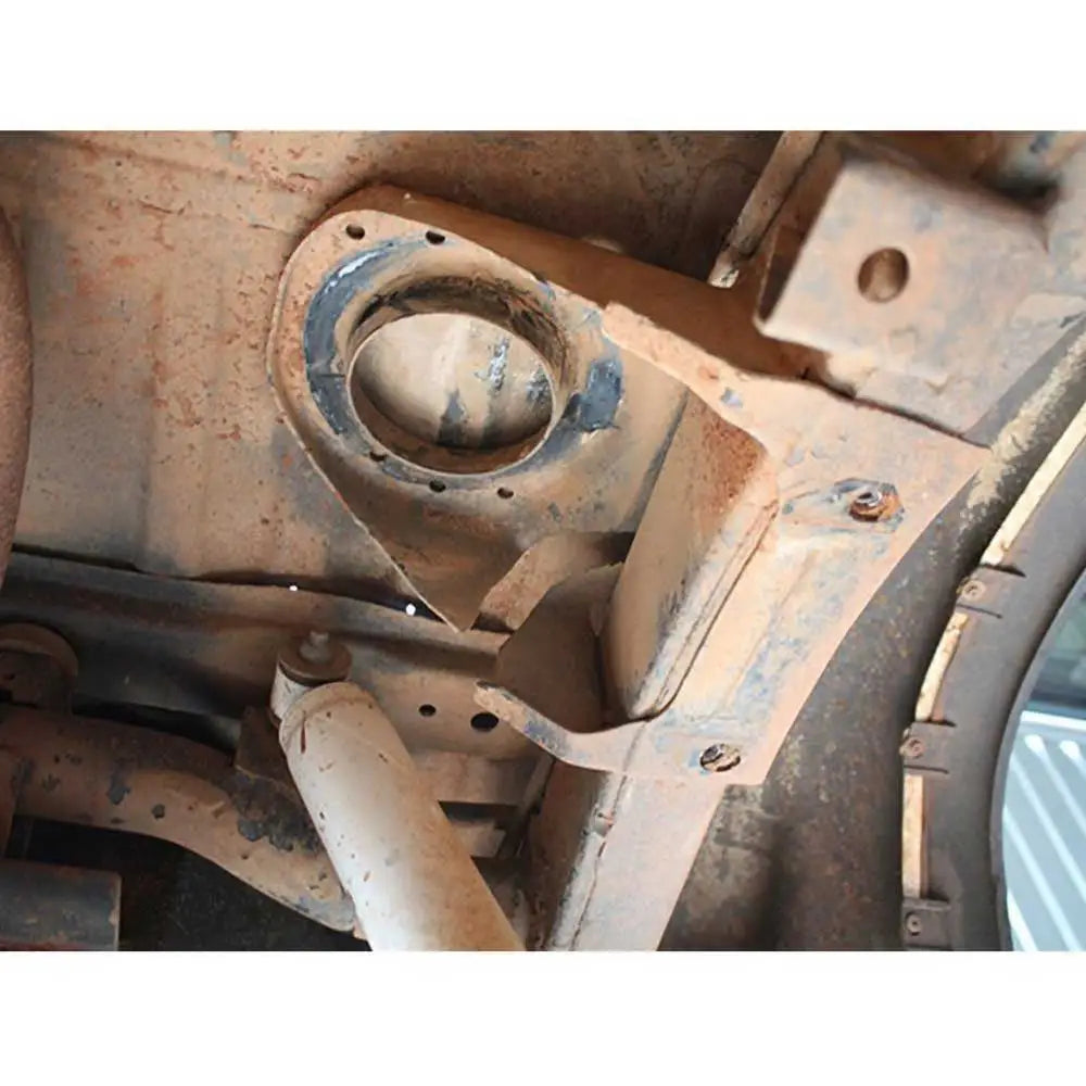 Forsterket Fjærfeste til Superior Engineering - Nissan Patrol Y61 97-13