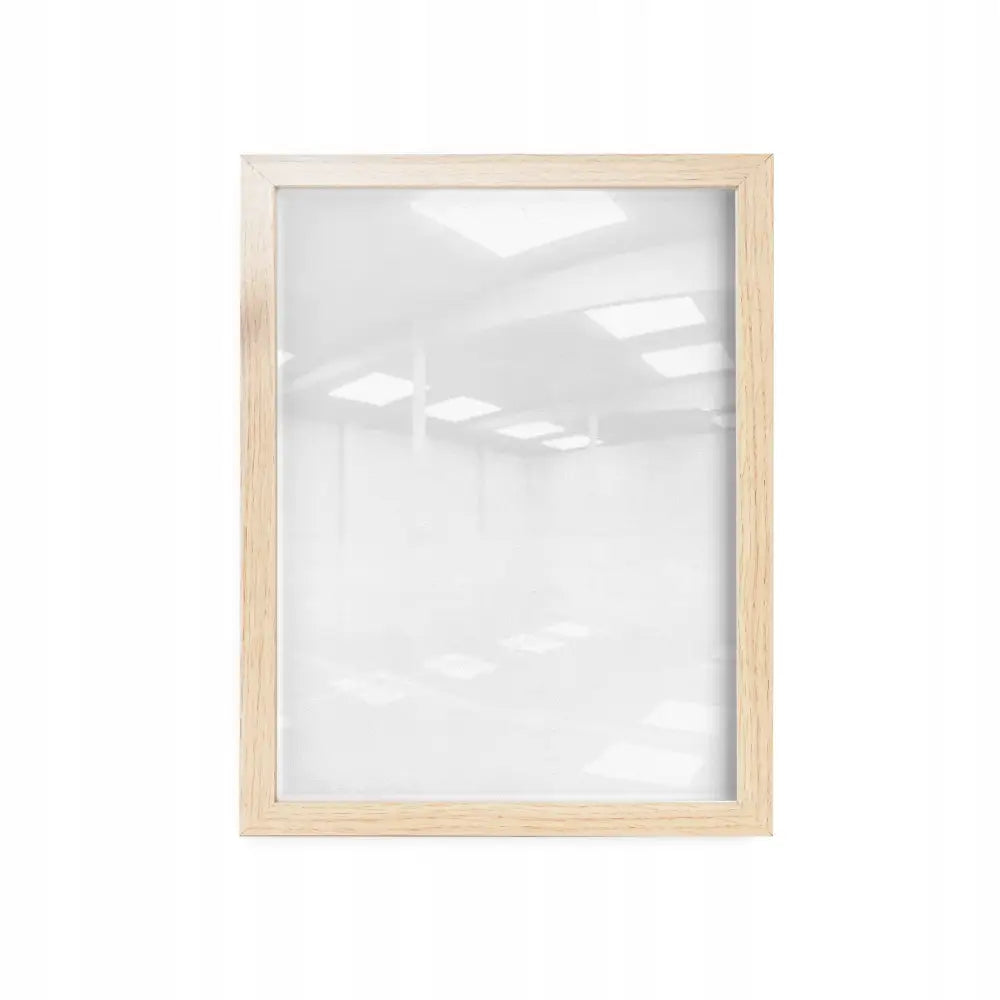 Fotoramme 50x70 cm i lyst tre, sett forfra med slank profil og moderne glassrefleksjon.