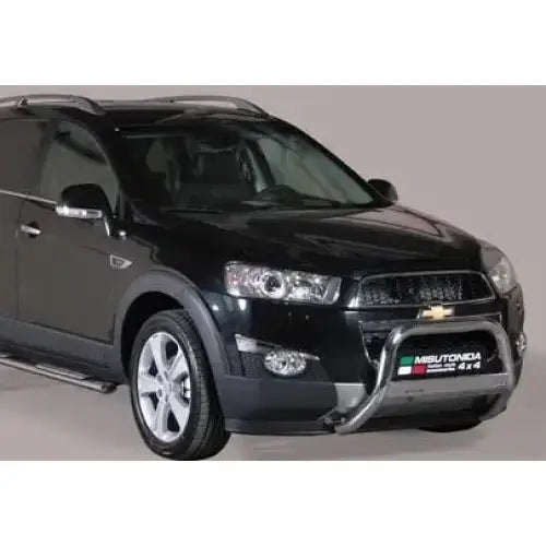 Frontbøyle på Chevrolet Captiva 11-13 EC Godkjent Medium Bar montert foran på svart SUV.