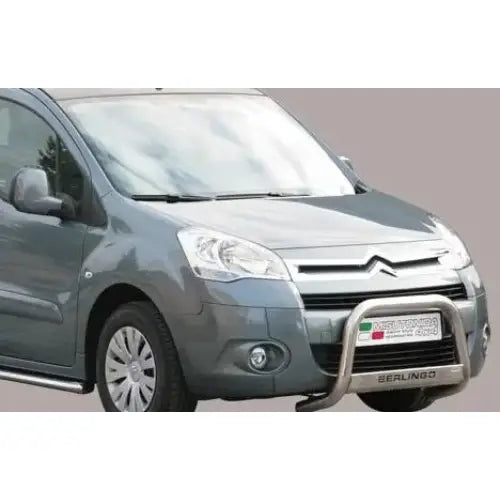 Frontbøyle Citroen Berlingo 08-14 EC godkjent medium mark montert foran med BERLINGO-innskrift.