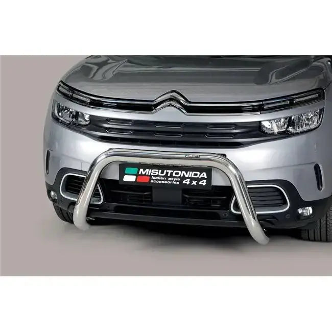 Frontbøyle Citroen C5 Aircross 19- montert foran grillen på sølvfarget bil, sett rett forfra.