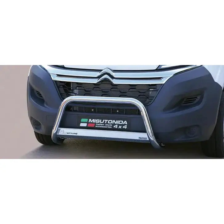Frontbøyle Citroen Jumper 14-21 EC godkjent medium bar montert foran med synlig skiltplate.