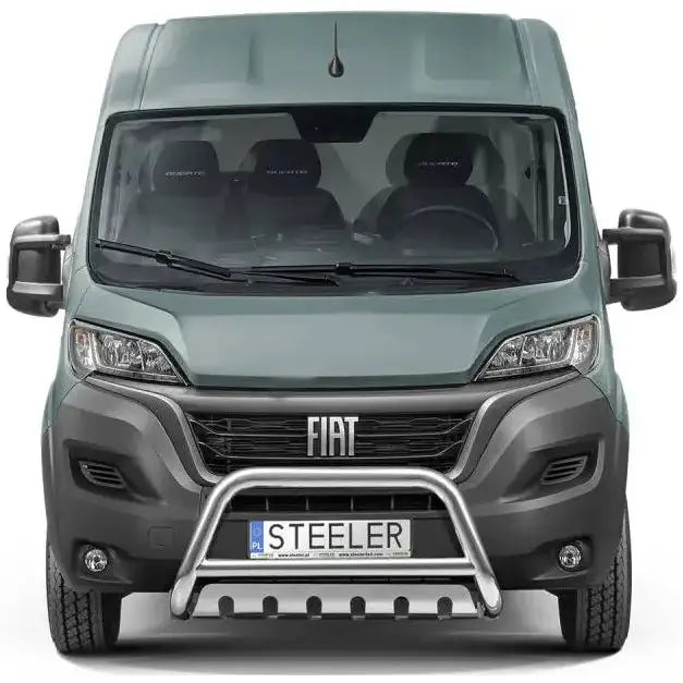 Frontbøyle Citroen Jumper 14- EC godkjent montert på grå varebil, sett rett forfra.