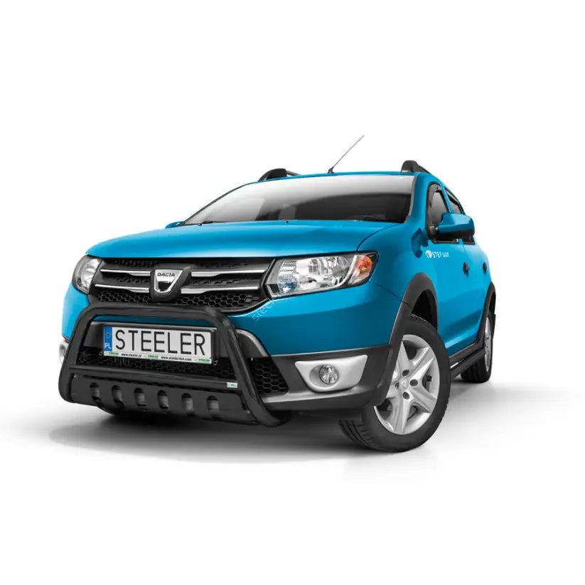 Kufanger på Dacia Sandero Stepway 12-16, svart frontbøyle montert på blå SUV med sølvfelger.