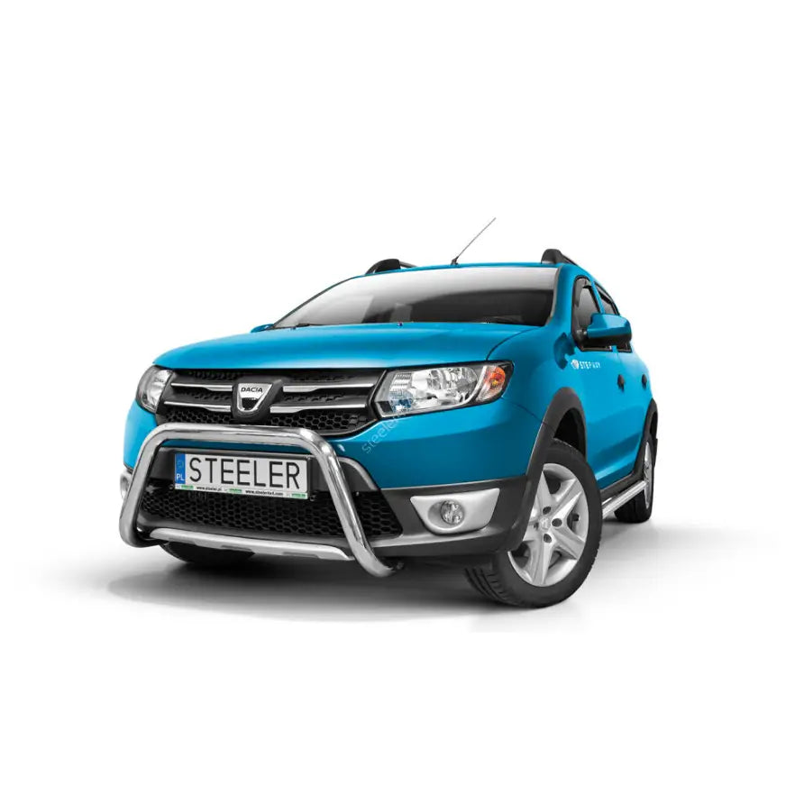 Frontbøyle Dacia Sandero Stepway 12-16 i stål montert foran på blå bil med sølv felger.