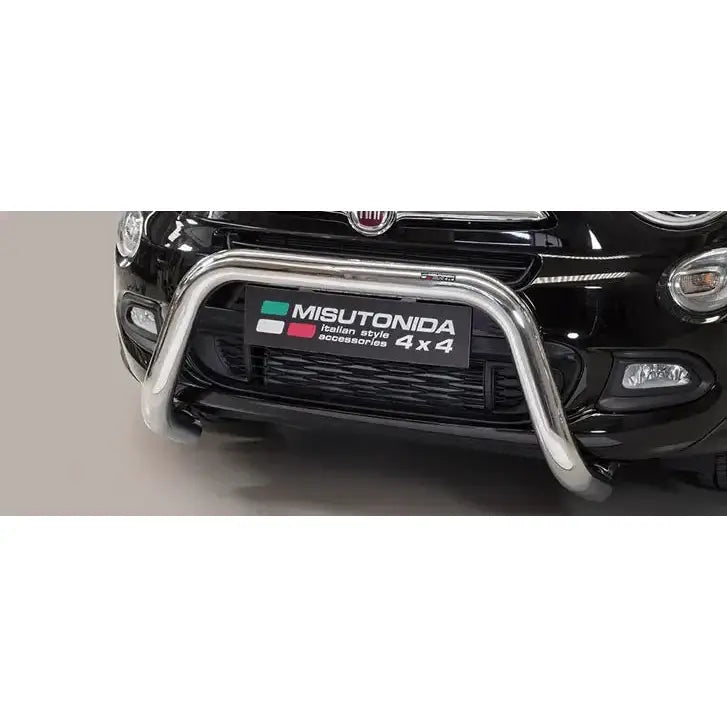 Frontbøyle til Fiat 500X 15-22 EC godkjent, montert på sort bil med synlig skilt og logo.