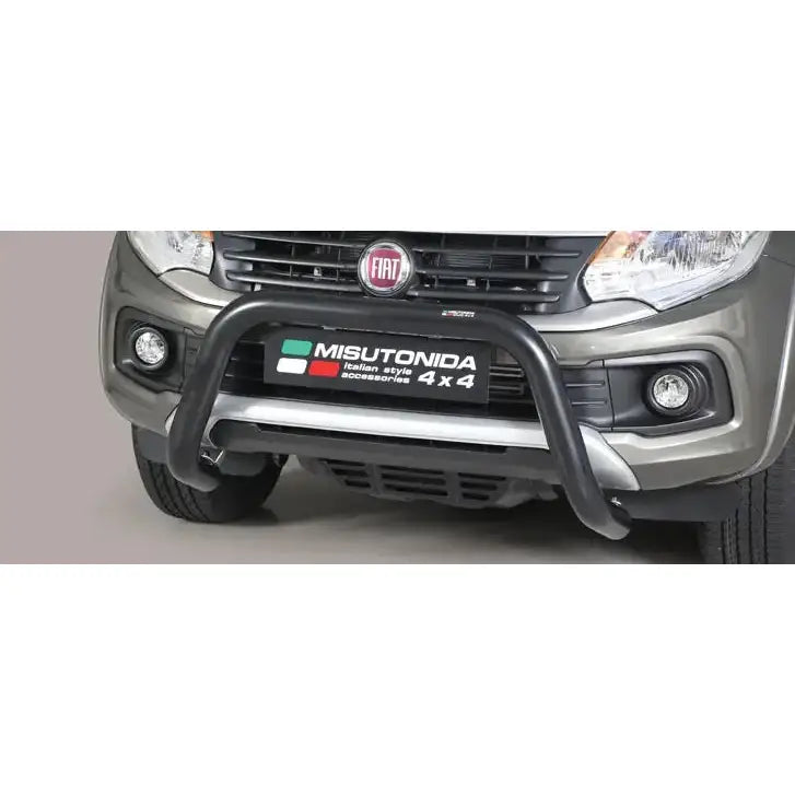 Kufanger til Fiat Fullback 16-19, svart metall, montert på bilfront med synlig logo og grill.