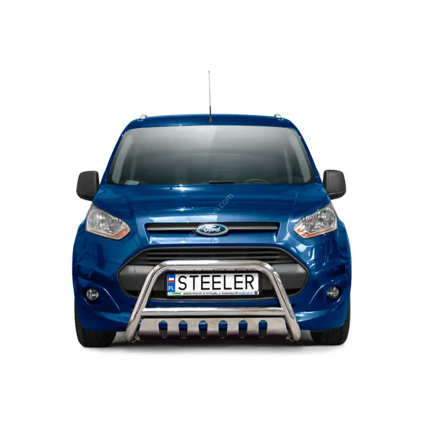 Frontbøyle på Ford Connect 13-17 EC godkjent, sølvfarget kufanger montert foran på blå varebil.