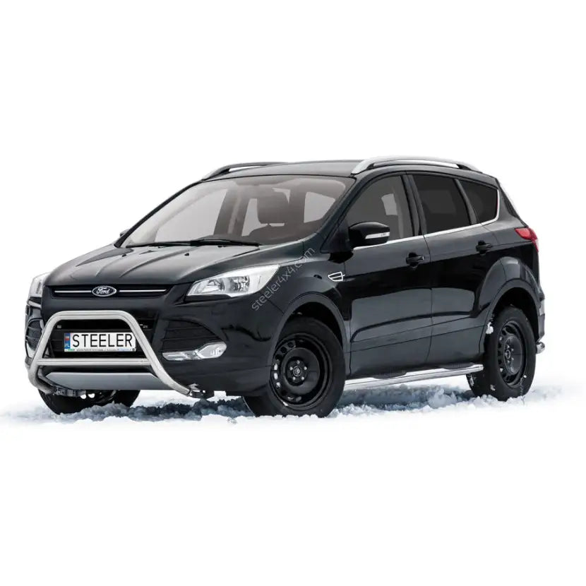 Frontbøyle Ford Kuga 12-17 EC godkjent med tverrør montert på svart SUV på snø.