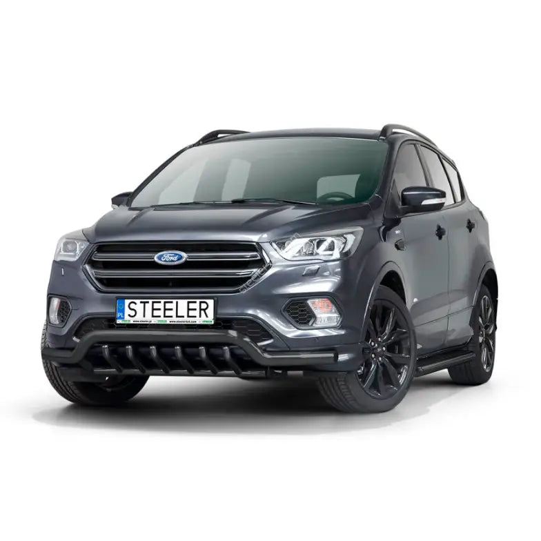 Kufanger på Ford Kuga 17-19 EC godkjent lav modell med grill, sett forfra med svarte felger.