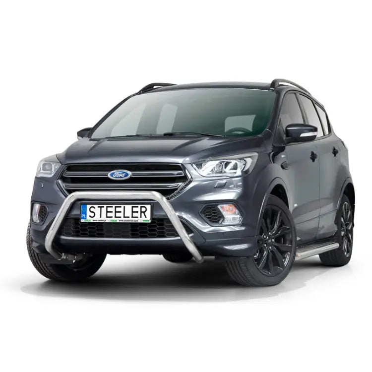 Frontbøyle på Ford Kuga 17-19 montert foran, sølvfarget stål, svarte felger, nummerplate "STEELER".