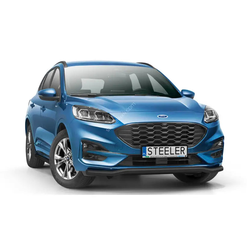 Kufanger på blå Ford Kuga 2019 med honningmønstret grill og sølvfargede felger sett forfra.