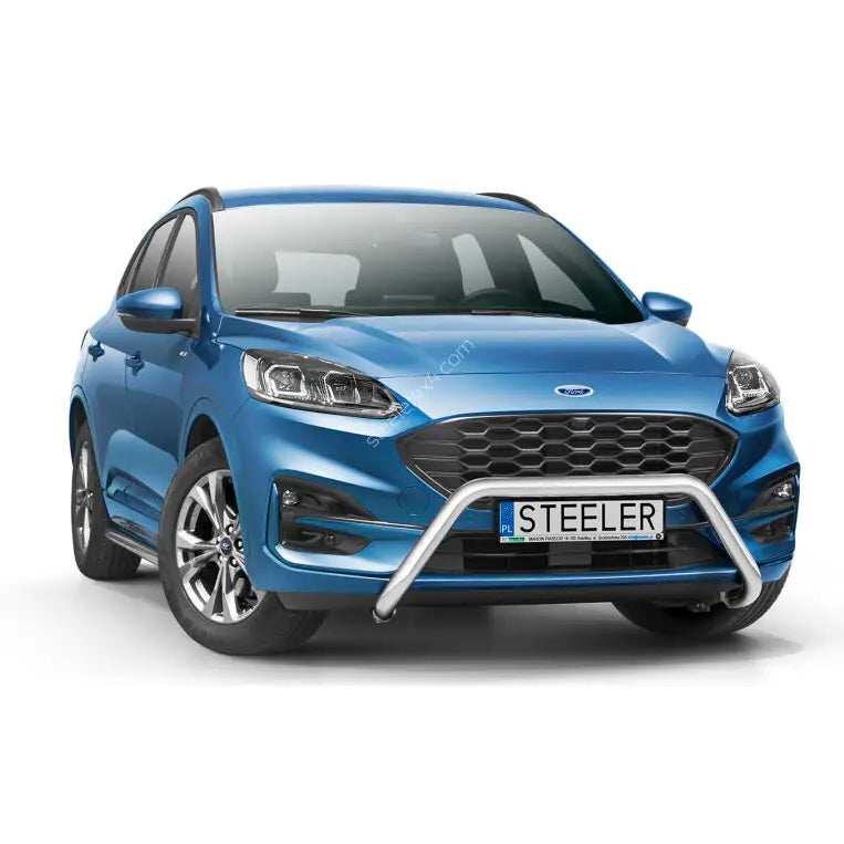 Frontbøyle på Ford Kuga 19-modell, sølvfarget stål montert foran, svart grill og LED-lykter.