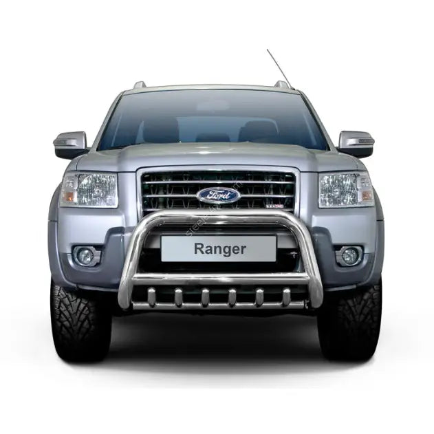 Frontbøyle Ford Ranger 07-12 EC godkjent montert på sølvgrå SUV, sett rett forfra.