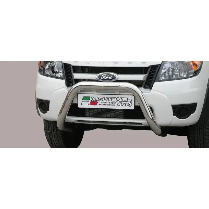 Frontbøyle Ford Ranger 09-11 EC Godkjent Super Bar montert på hvit pickup sett rett forfra.