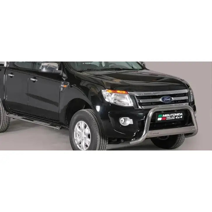 Frontbøyle Ford Ranger 12-15 EC Godkjent Medium Bar montert på sort pickup med kromdetaljer foran.