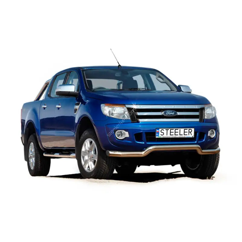 Frontbøyle på blå Ford Ranger 12-16 EC godkjent lav med store sidespeil, sett forfra.