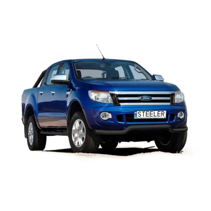 Kufanger på blå Ford Ranger 12-16 EC godkjent lav, trekvart forfra med kromdetaljer.