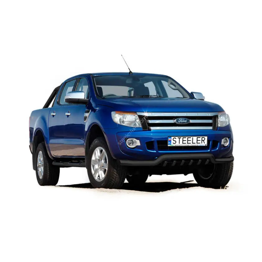 Kufanger på Ford Ranger 12-16 EC godkjent lav med grill, sett fra skrå front med kromgrill og robuste hjul.