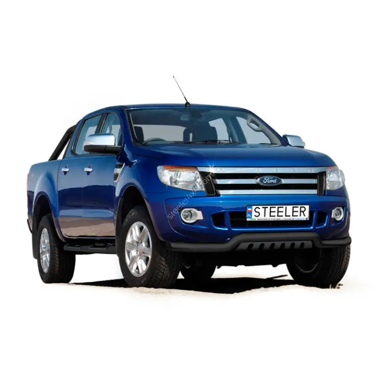 Kufanger på blå Ford Ranger 12-16 EC godkjent lav modell med plate, sett skrått forfra.