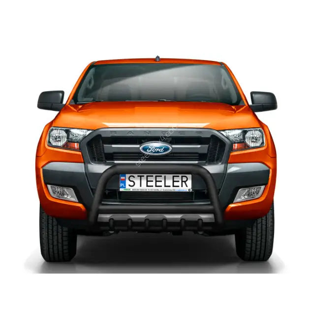 Kufanger på oransje Ford Ranger 12-16 EC godkjent, sett forfra med svart grillbeskytter og Ford-logo.