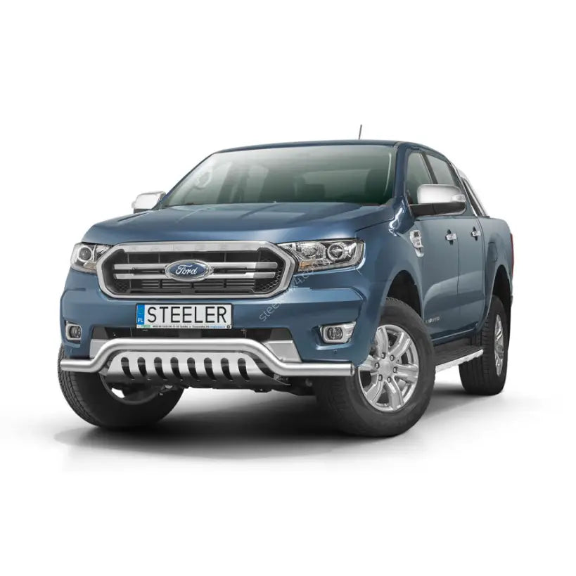 Frontbøyle på Ford Ranger 16-18 EC godkjent lav modell med plate, montert på blå pickup mot hvit bakgrunn.