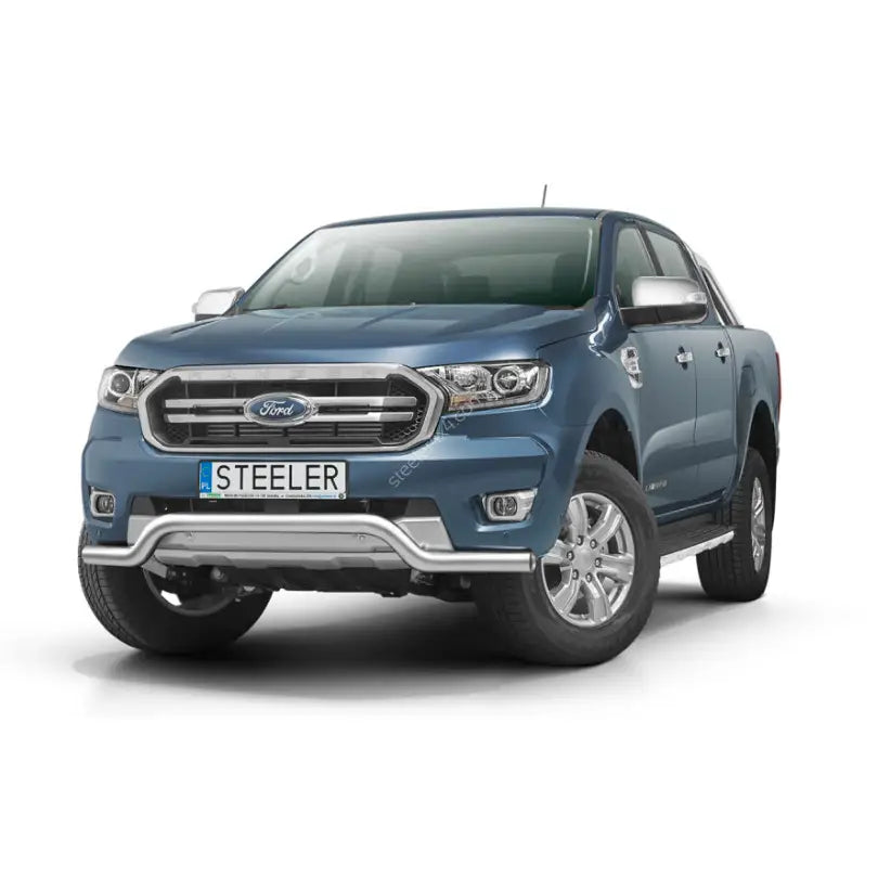Frontbøyle på Ford Ranger 2019-modell, sølvfarget og EC godkjent, montert foran på blå pickup.