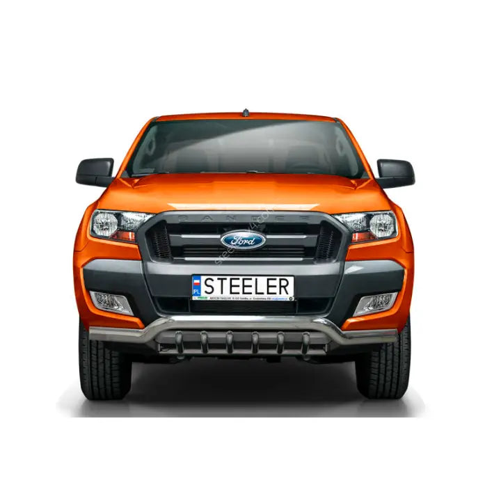 Frontbøyle på Ford Ranger 19- med sort grill, sølvfarget kufanger og nummerplate med teksten STEELER.