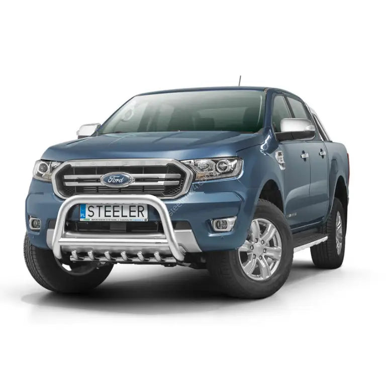 Frontbøyle Ford Ranger 19- EC godkjent i sølv på blå pickup med store felger, sett skrått forfra.