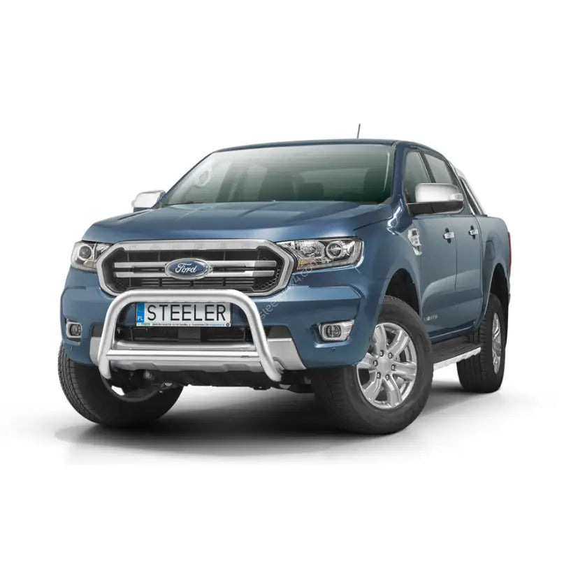 Frontbøyle på blå Ford Ranger 2019-modell med sølvfarget kufanger og aluminiumsfelger mot hvit bakgrunn.