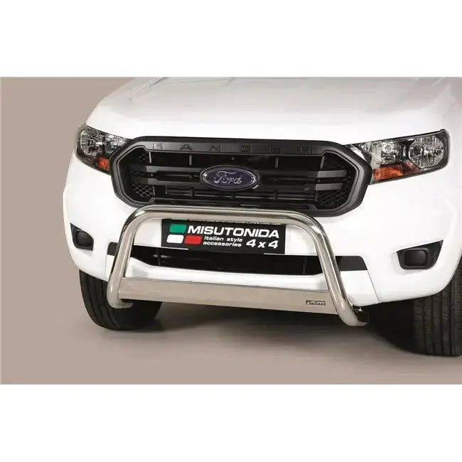 Frontbøyle til Ford Ranger Double Cab 2019 i polert metall montert foran grillen.