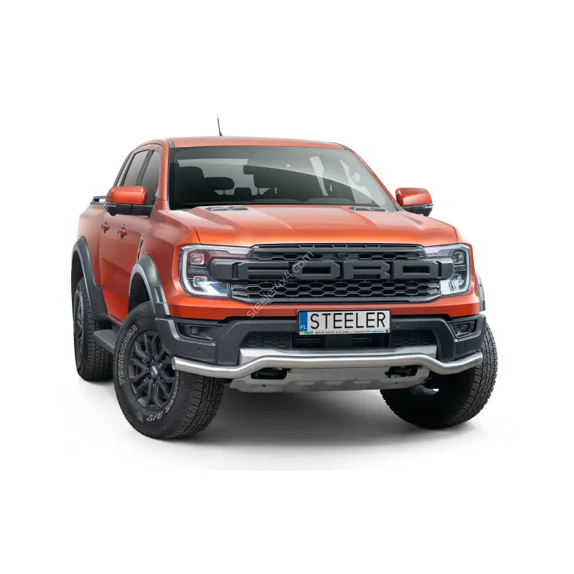 Frontbøyle på Ford Ranger Raptor 23- med svart grill og sølv beskyttelsesplate sett forfra.