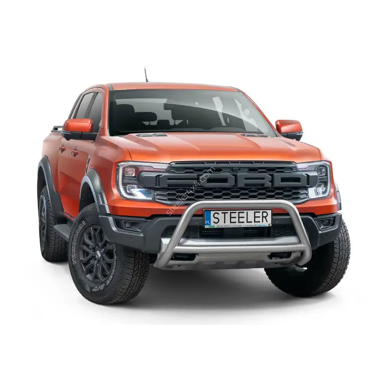 Frontbøyle på Ford Ranger Raptor 23 med sølvfarget kufanger og sorte detaljer, sett forfra.