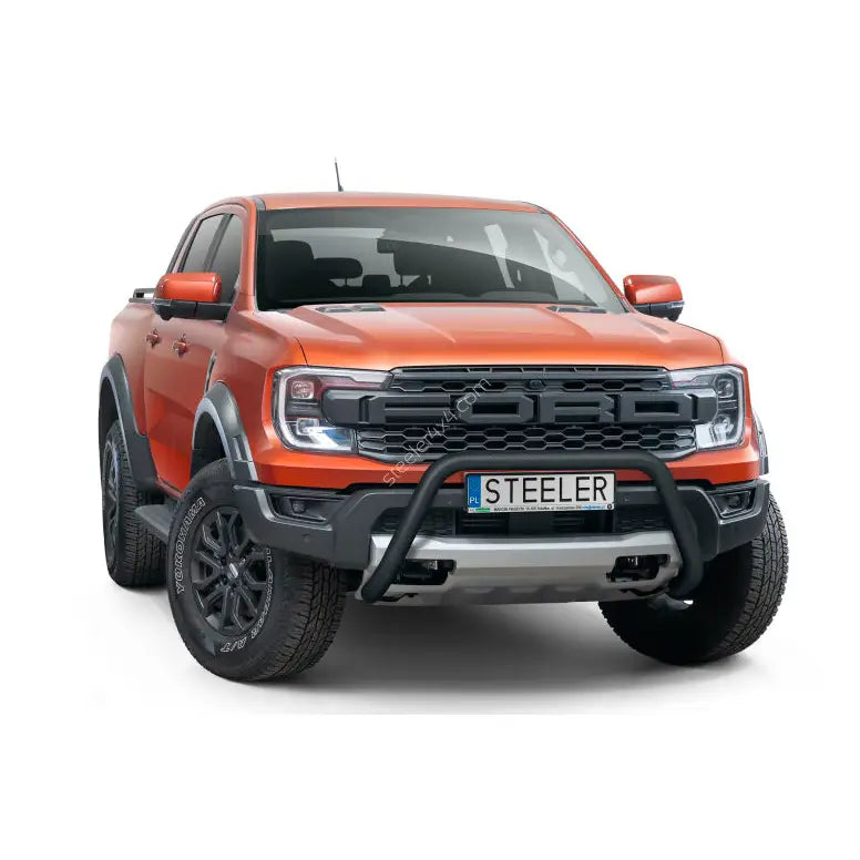 Kufanger på Ford Ranger Raptor 23- i stål, montert foran med store terrengdekk og sort grill.