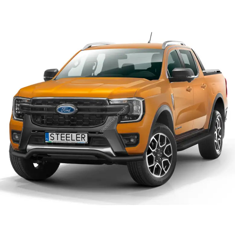 Kufanger på Ford Ranger Wildtrack 23- EC godkjent, oransje pickup med svarte detaljer og store tofargede felger.