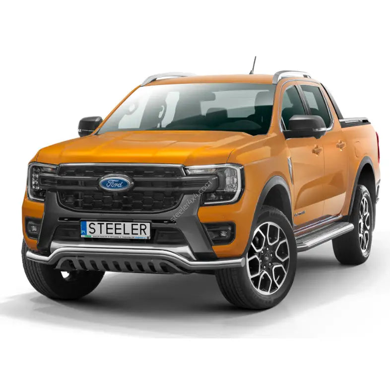 Frontbøyle på oransje Ford Ranger Wildtrack 23 med svarte detaljer og robust beskyttelsesbøyle foran.
