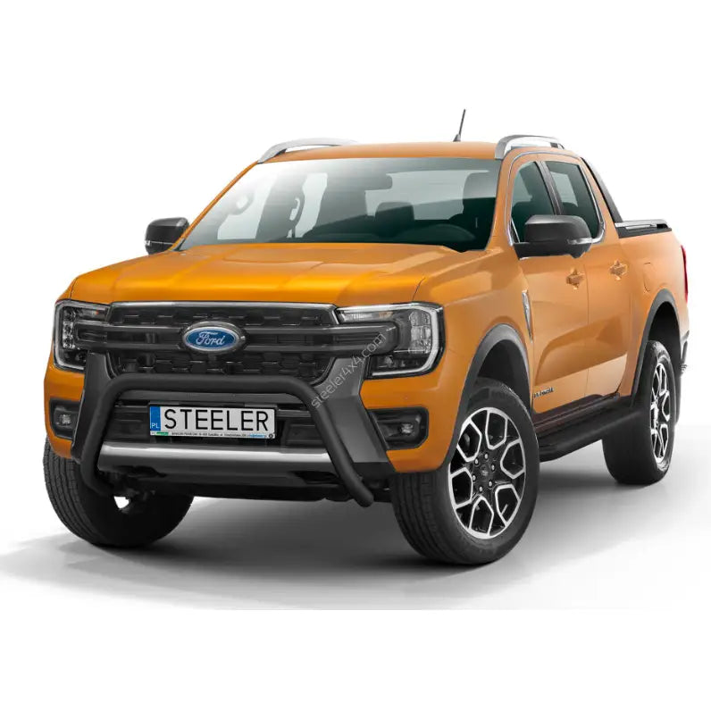 Kufanger på Ford Ranger Wildtrack 23- pickup i oransje med sorte felger og sølv takrails.