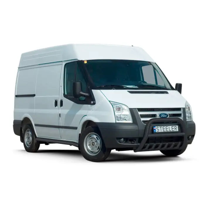Kufanger på hvit Ford Transit 06-12 med EC godkjent frontbøyle og svart grill, sett skrått forfra.