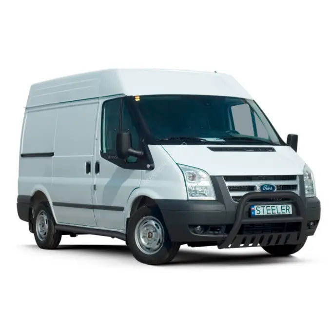 Kufanger på hvit Ford Transit 06-12 med EC godkjent frontbøyle og STEELER-logo, sett skrått forfra.